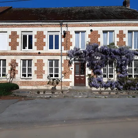 La Grange Aux Oiseaux بيت ضيافة